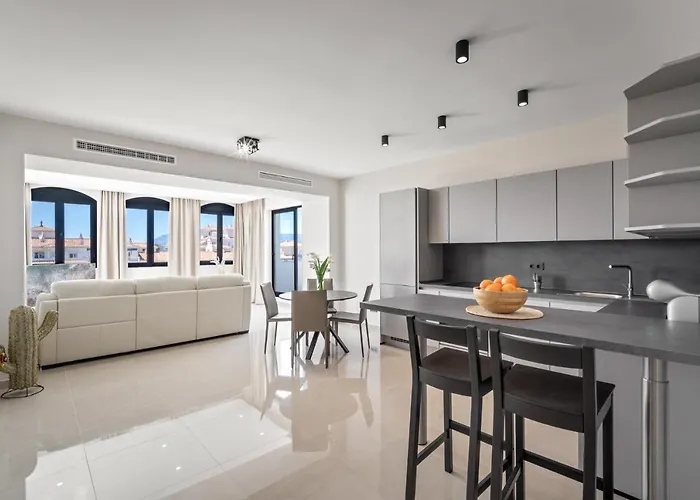 Atico Con Vistas Al Mar Marbella